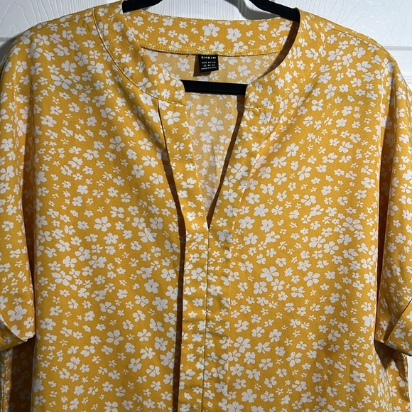 SHEIN Women's Yellow and White Floral Top - Size XL - Picture 2 of 7